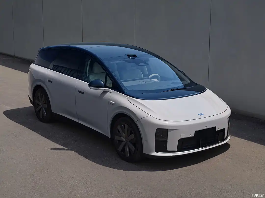 Обновлённый Li Auto i8 получил одномоторную версию. Авто сняли на фото