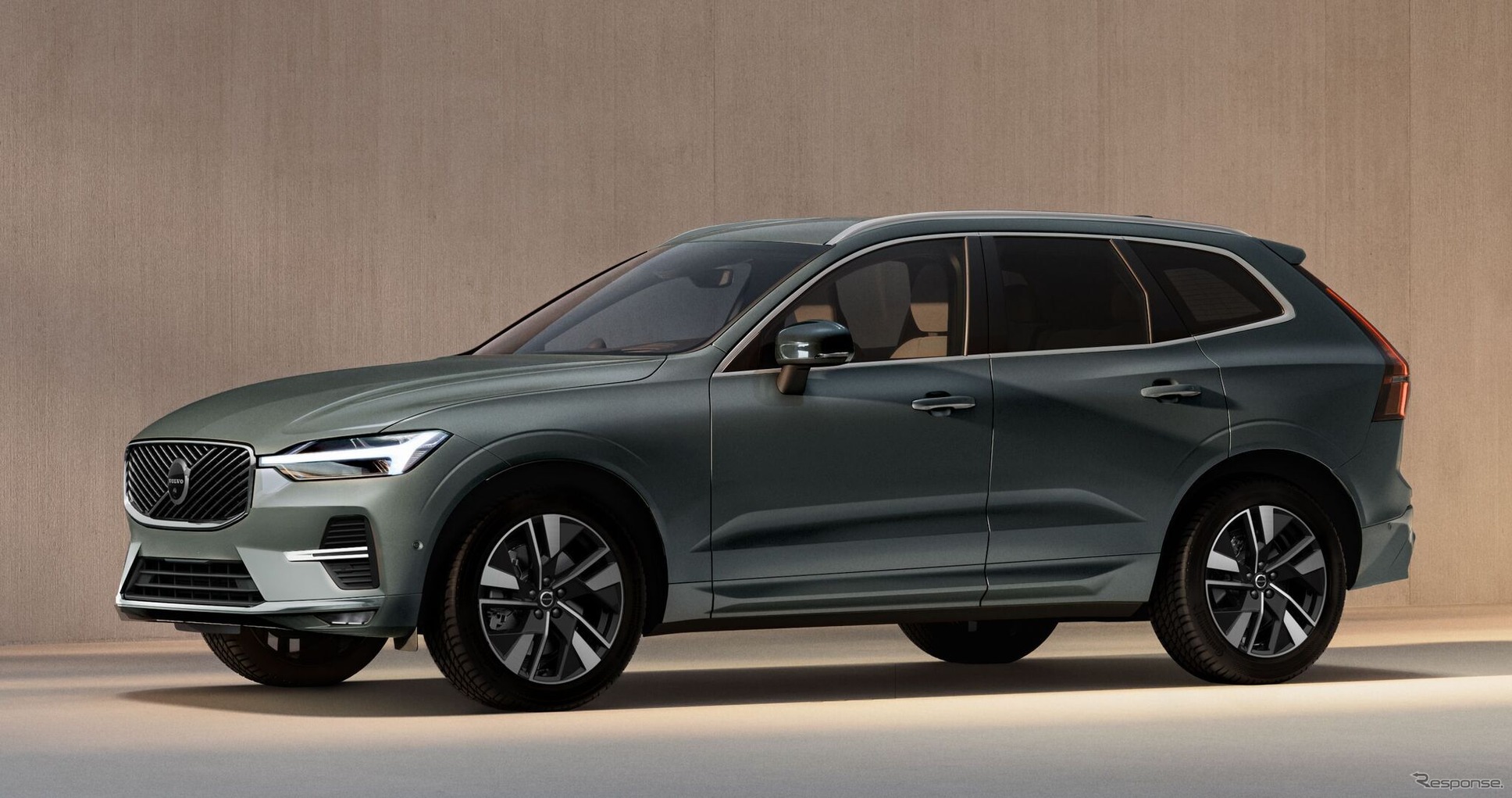Volvo XC60 обновился в Японии: старт продаж AWD-версии от 8 млн иен