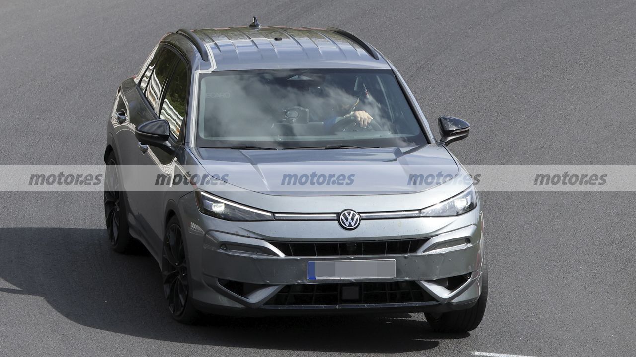 Новый VW T-Roc R замечен на Нюрбургринге: 333 л.с. и режим drift