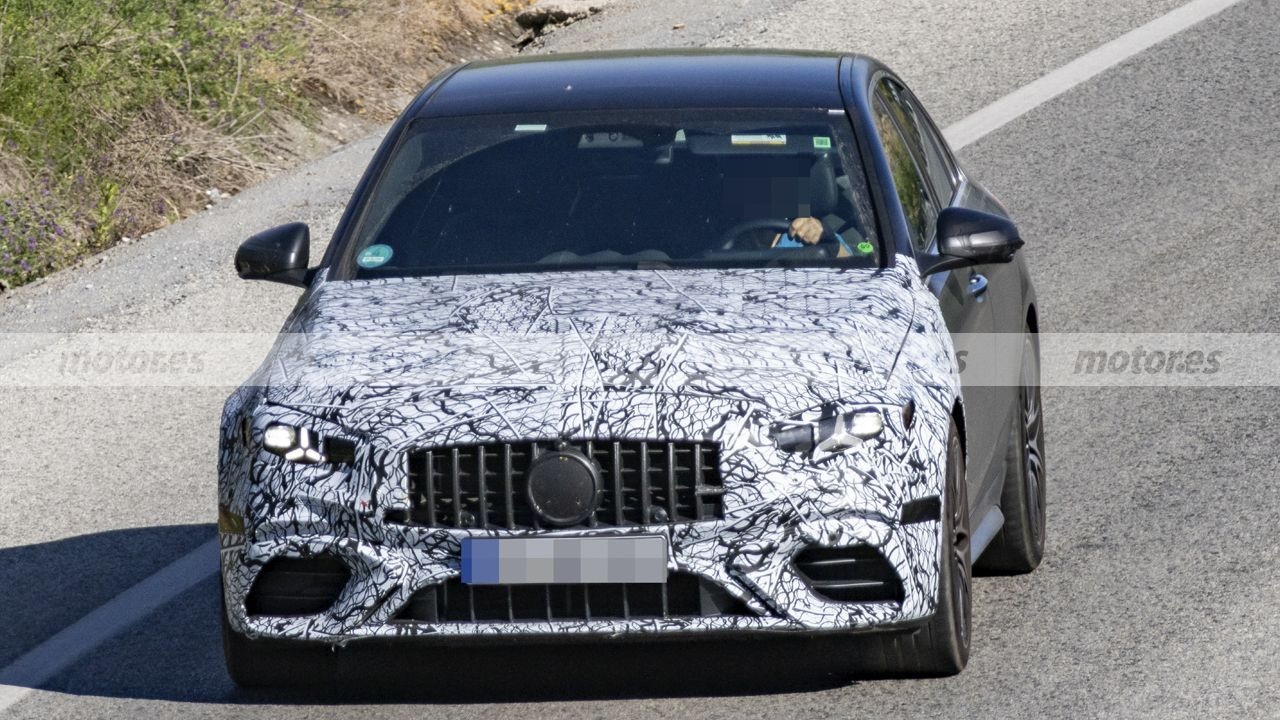 Инсайдеры поймали новый седан Mercedes-AMG C 53 на тестах