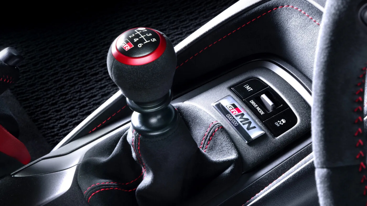 Toyota патентует «механику» для электромобилей с педалью сцепления