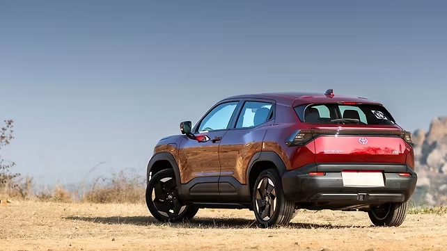 Toyota уже начала продажи Urban Cruiser Ebella в Индии