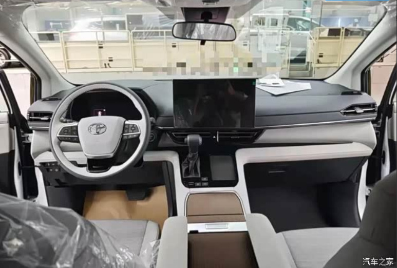 Toyota Sienna 2027 впервые получила огромный экран и «кнопку босса»