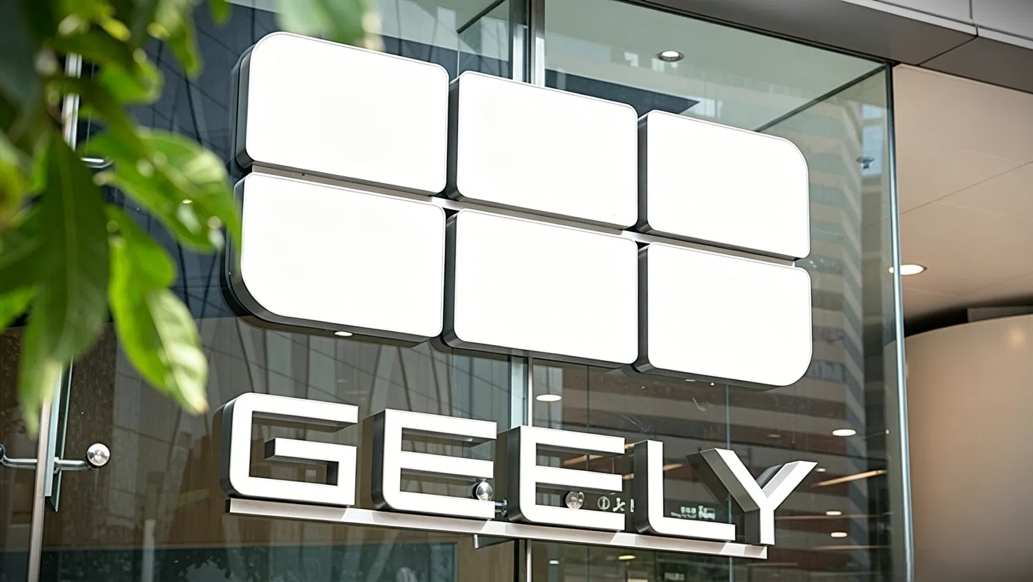Глава Geely осудил дешёвое производство и закроет лишние заводы